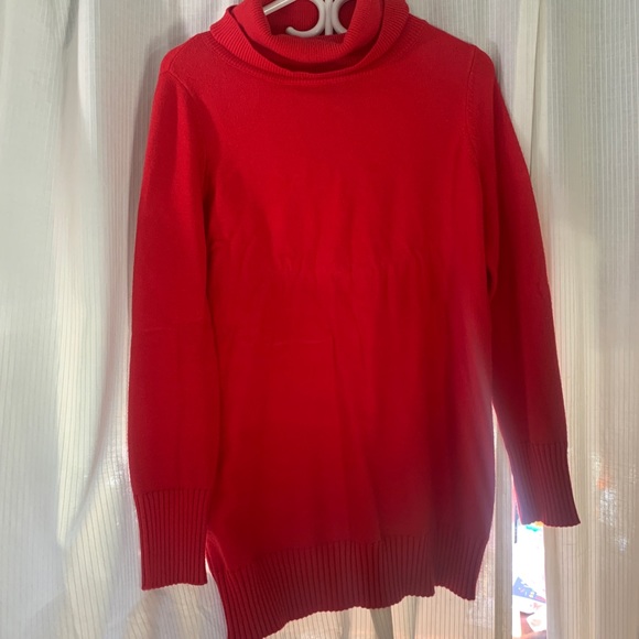 Le Chateau Red Turtleneck - Picture 1 of 3
